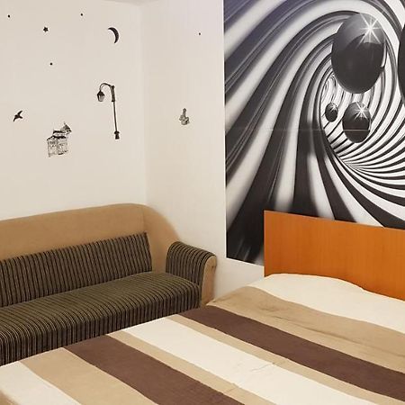 Garsoniera Horezu Apartment Екстериор снимка